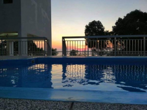 Mirlyki Seaview + Pool with 3 bedrooms